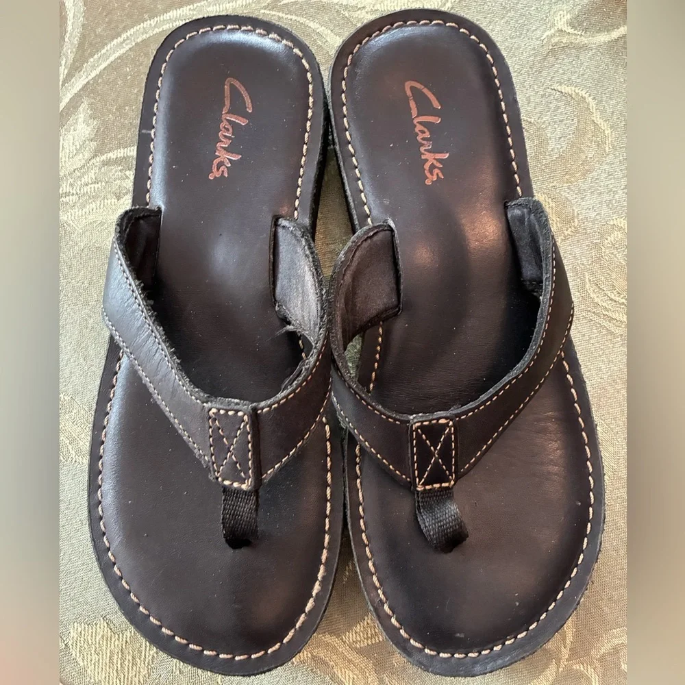 Clarks Women’s Black Leather Flip-Flop Sandals, Size 7 - Picture 1 of 3